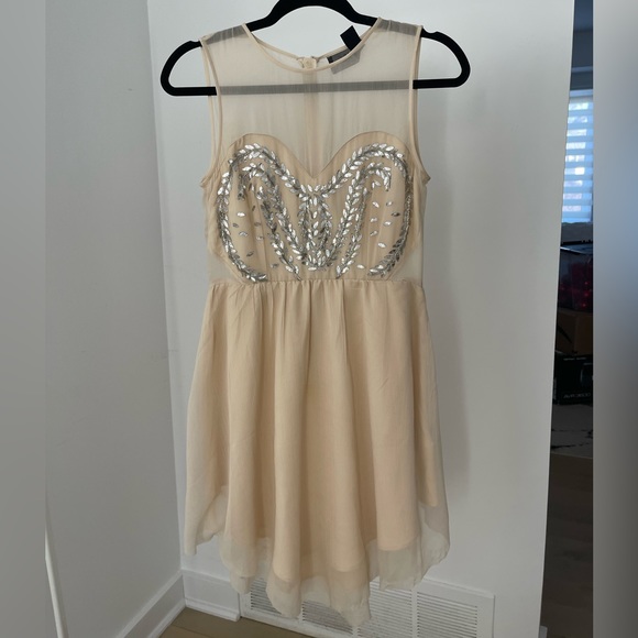 Light pink dress with see through back and heart shape in front - Picture 1 of 2
